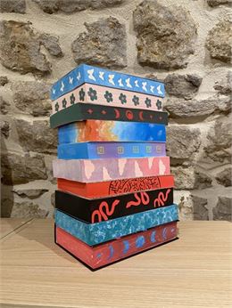Pile de livres avec jaspage - ©Booksedges.