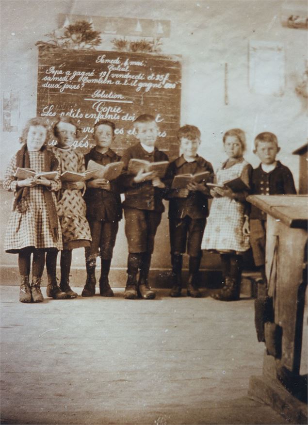 Veillée d'hiver : les écoles - Coll. G. Bastard-Rosset