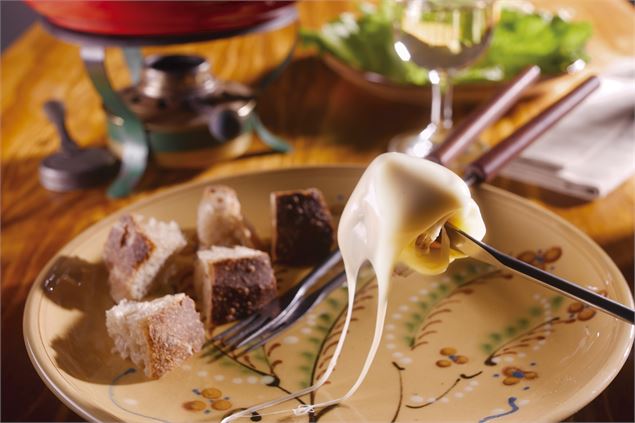 Fondue géante à Thollon - Leman Mountains Explore