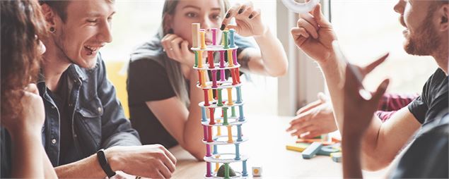 Partie de jeu de société - Standret sur Freepik