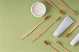 Atelier parents-enfants fabrication d'un dentifrice 100% naturel_Saint-Genix-les-Villages - Freepik