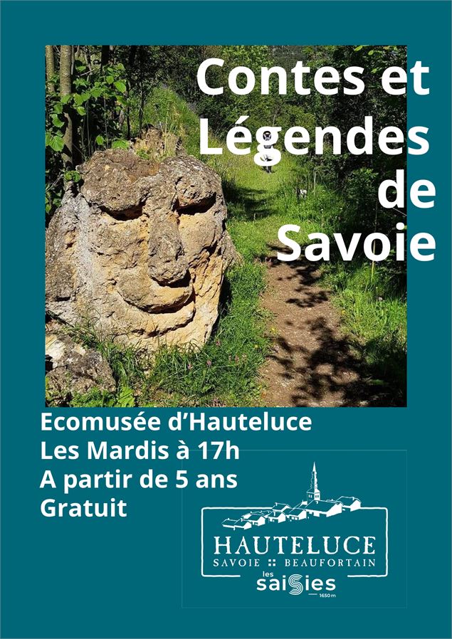 Pierre en forme de visage au bord d'un sentier