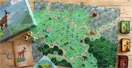 un plateau jeu avec des éléments autour - DR