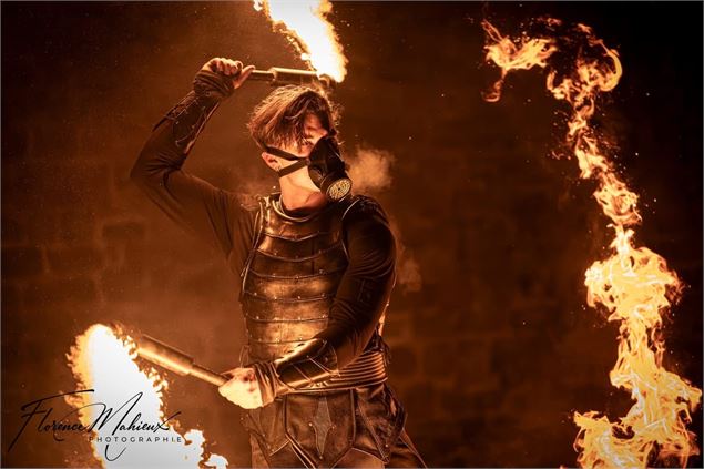 Spectacle de feu - Hypnotica_Samoëns - Mathiou Spectacle - Florence Mathieux Photographie