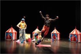 Photo "Les acrobates fous' - Artflex Compagnie