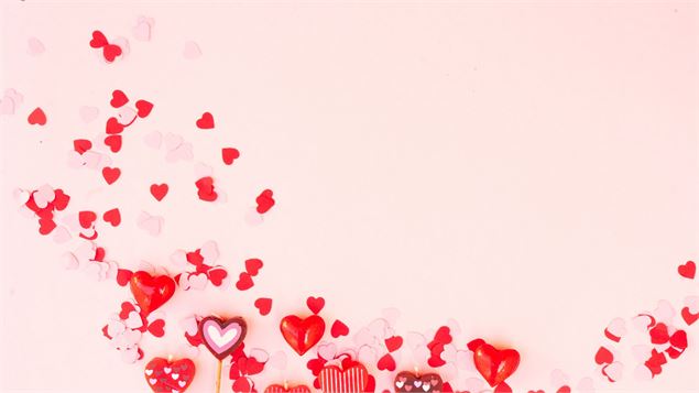 pétale de rose en forme de coeur - canva