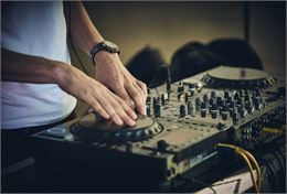 DJ SET au Bowling - Le Cairn_La Toussuire - Canva