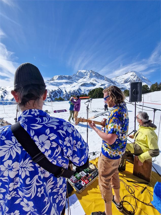 uke@ en concert à l'éterlou de dos - M. Lefebvre OTHMV