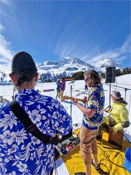 uke@ en concert à l'éterlou de dos - M. Lefebvre OTHMV