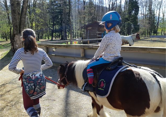 Vacances de printemps au centre équestre_Thônes - Louise Adélaïde Selle