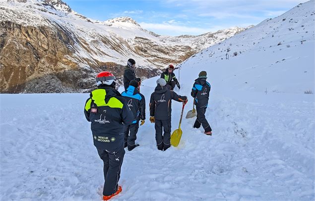 Des pisteurs en exercice avalanche - Pisteurs de Bonneval sur Arc