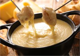 Fondue savoyarde - Office de Tourisme du Val d'Arly