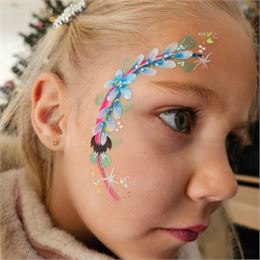 Petite fille maquillée - So Magic Art