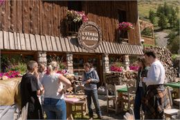 Rencontre à la ferme : visite guidée_Val-d'Isère - Elisa Vercueil