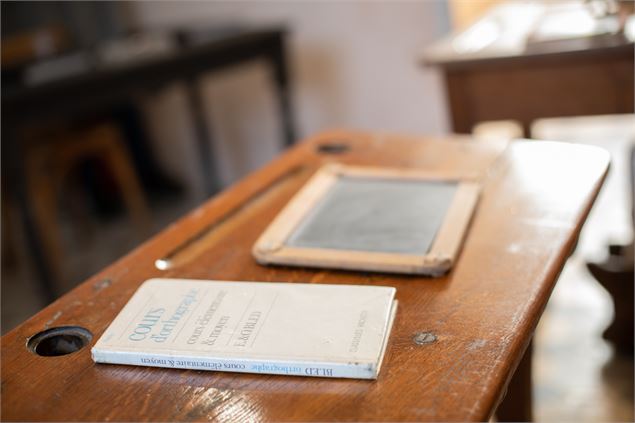 Visite et atelier d’écriture à la plume aux Pièces du Patrimoine_Béligneux - M Art Photographie