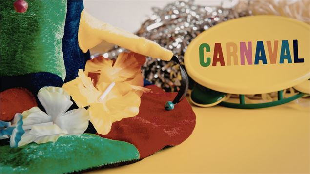 accessoires de costume + affiche carnaval - canva