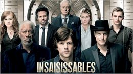 Une affiche de film montrant un groupe de sept personnes en costume sombre devant un grand coffre-fo