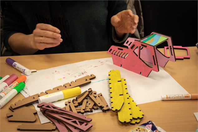 Atelier enfant - Minis dameuses à customiser - Office de Tourisme du Val d'Arly