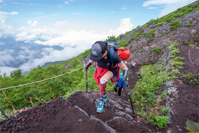 Lucie Retail en pleine ascension du Mont Fuji - Facebook Lucie Retail