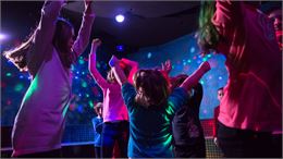 enfants qui dansent - canva