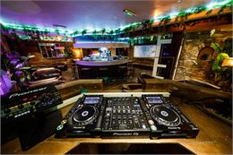 DJ Set - Bubble and Crisp aux platins_Les Allues - Sylvain Aymoz