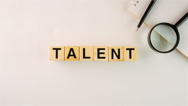 mot talent en centre de page - canva