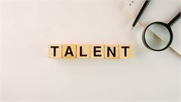 mot talent en centre de page - canva