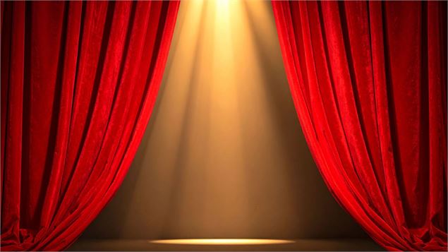 rideau de scène de théâtre - canva