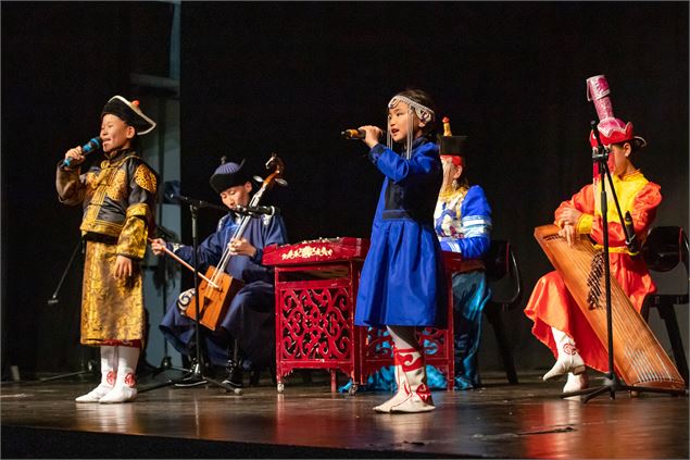 Spectacle de musique, chants et danses traditionnels mongols_Moûtiers - Aurore Gianola