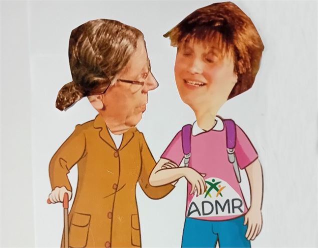 collage dessin et photo vieille dame et jeune aide à domicile - Les Balouriens