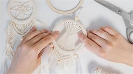 fabrication d'un attrape rêve en macramé - canva