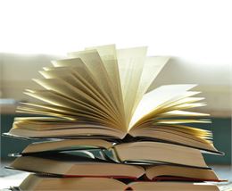 Discussion et présentation de livres sur les droits des femmes et les violences sexistes et sexuelle