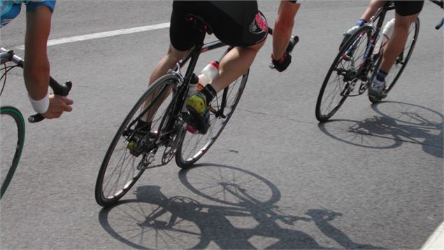 vélos en plein course - canva