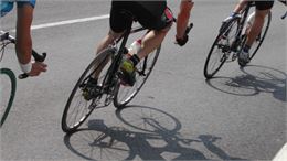 vélos en plein course - canva