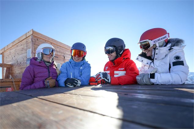 Ambiance hivernale avec l'ESF de Valfréjus - Agence Zoom