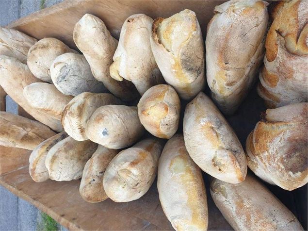 Vente de pain et  bugnes_Sainte-Marie-de-Cuines - Les petites Grenouilles de l'Edeilwess