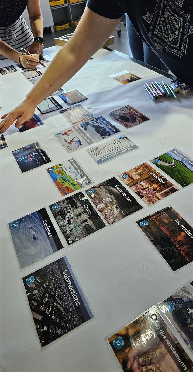 Dispositif étalé sur une table - La Turbine sciences