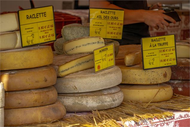 Des fromages de savoie sur un étal - Marion TODESCHINI