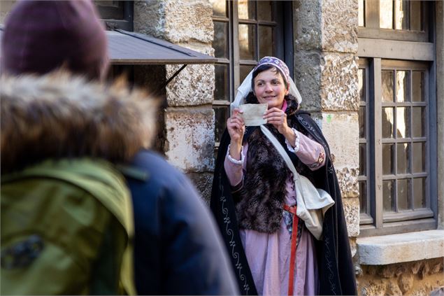 La Dame de Pérouges parle des tisserands - Marilou Perino