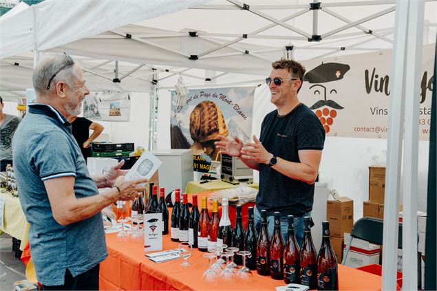 Photo stand vin - Ville de Cluses