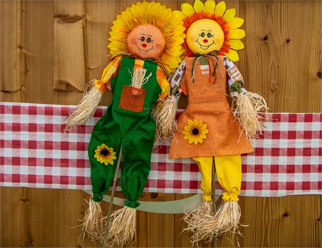 Deux marionettes souriantes - JyHell