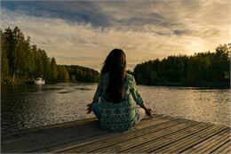 yoga au plan d'eau