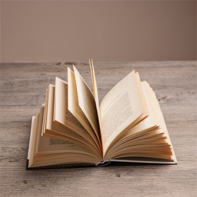 Livre - Designed by Freepik