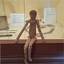 Jouet en argile - @Musée Archéologique d'Izernore