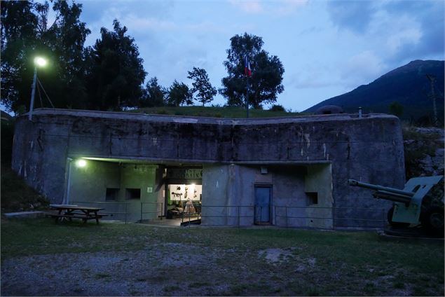 L'extérieur du fort de nuit - C. Di Filippo