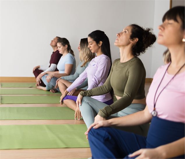 Yoga aux halles du centre_Cluses - Canva