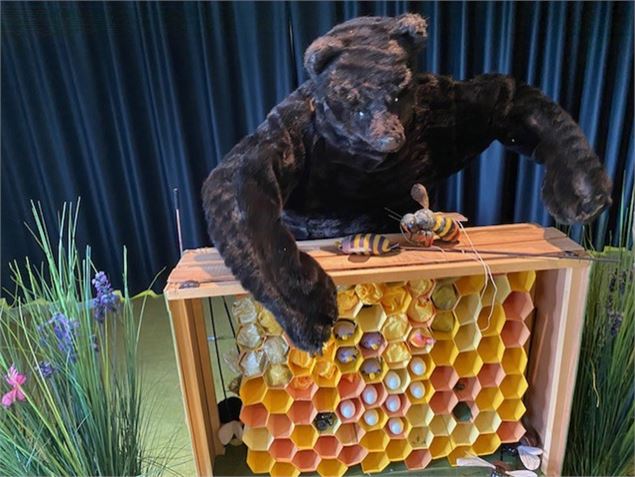 Théâtre de marionnettes : La petite abeille - Danielle Richard