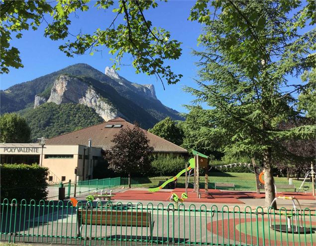 Aire de jeux Salle polyvalente - Sources Lac Annecy Tourisme