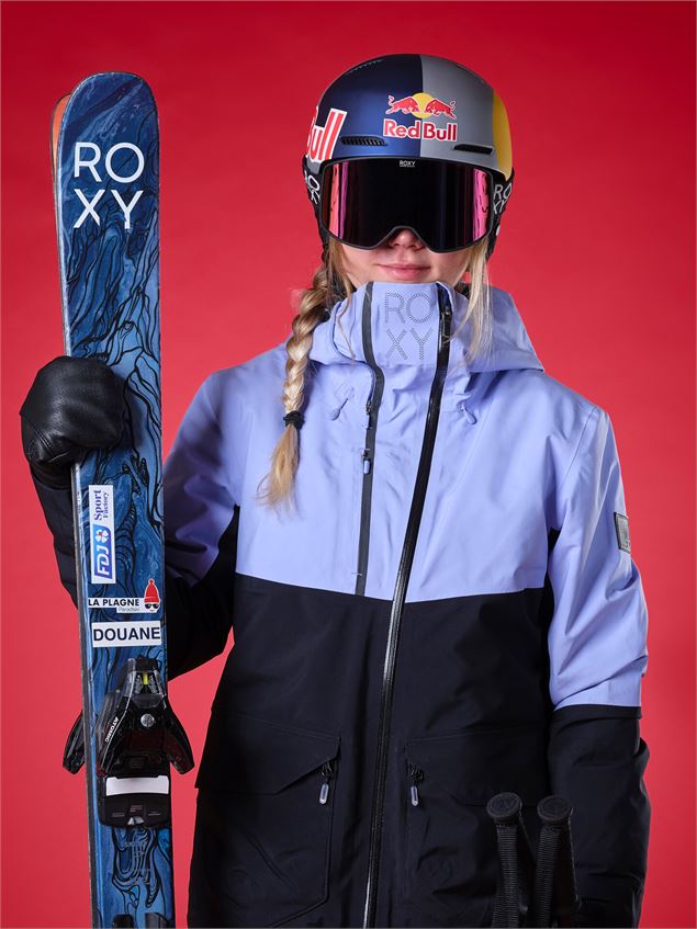 Tess Ledeux : derrière le masque - Le documentaire_Montchavin-les-Coches - Jour Blanc Studio