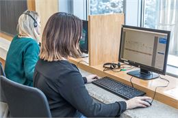 femmes_ordinateurs - mairie_megeve